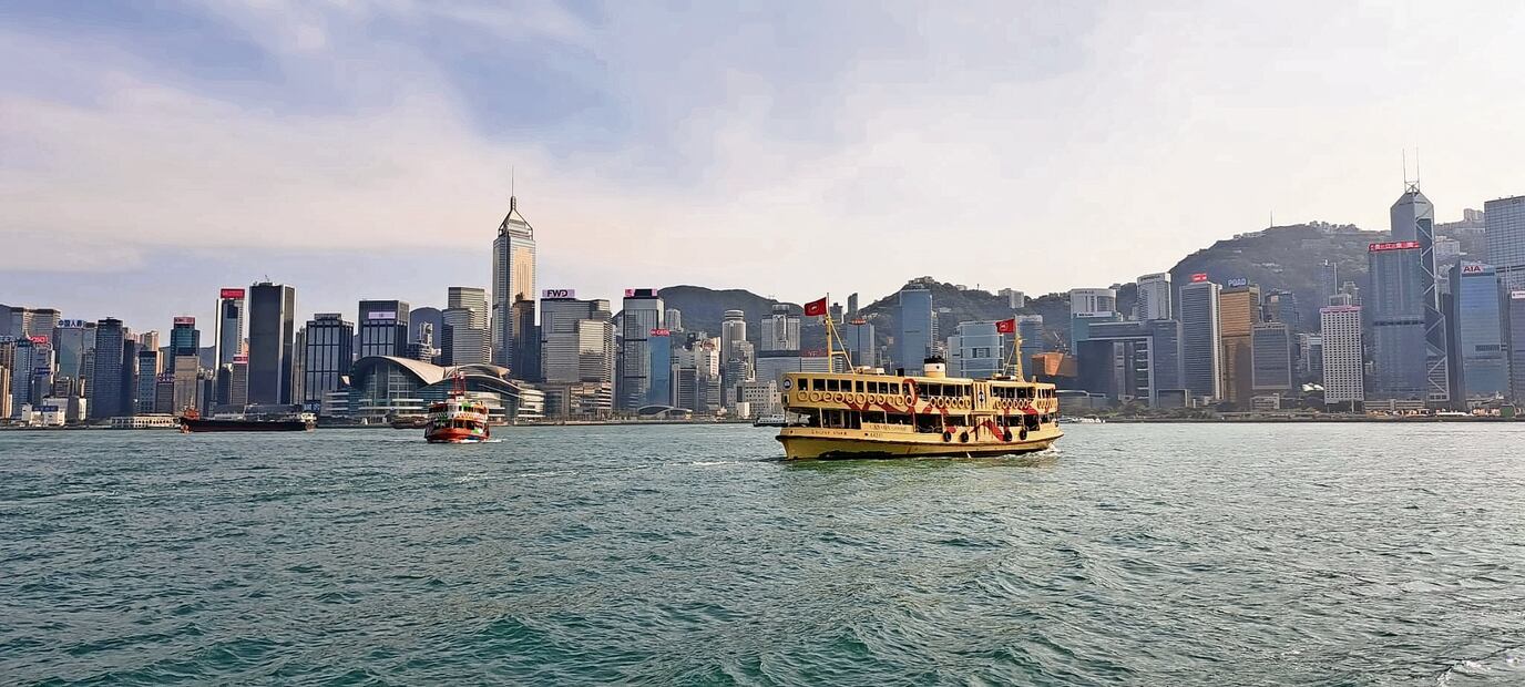Vista de los lujosos rascacielos que caracterizan a Hong Kong. Foto: de Inder Bugarin