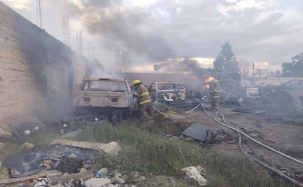 Incendian cinco deshuesaderos de autos de manera intencional en Ciudad Juárez