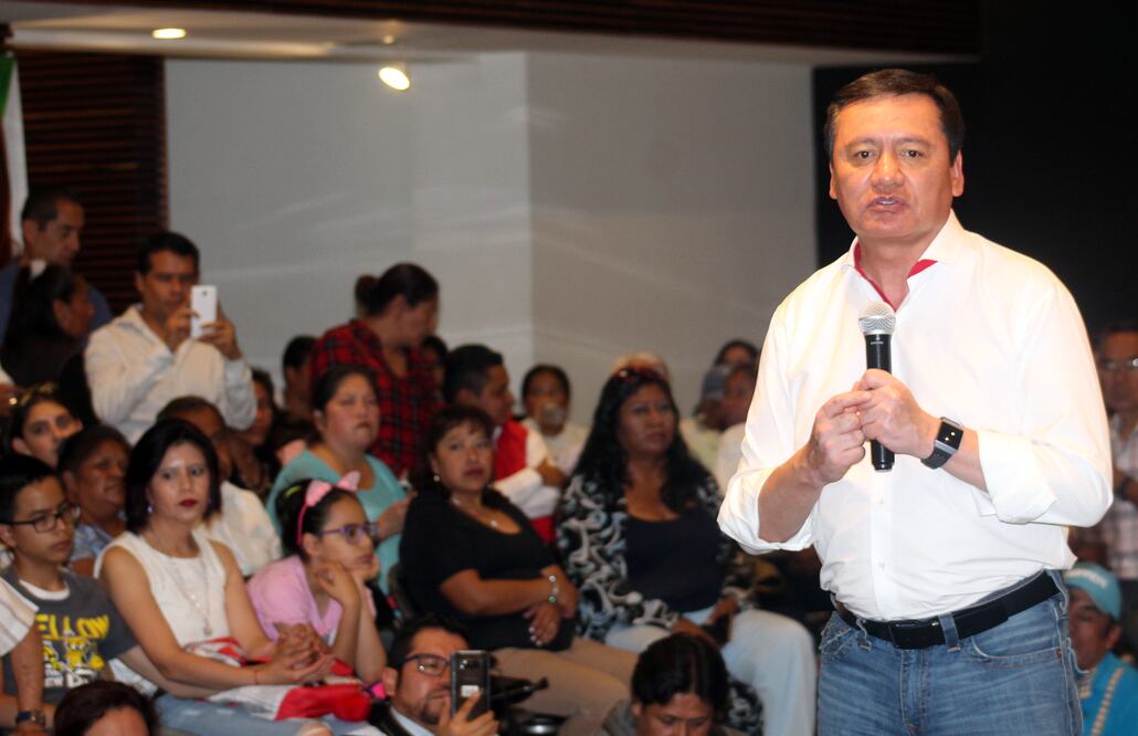 Miguel Ángel Osorio Chong estuvo en Atlixco y Cholula apoyando a abanderados del PRI al Senado y diputaciones federales. Foto: Omar Contreras. El Universal