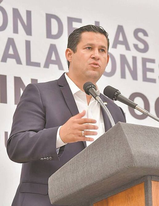 A mano alzada y con gritos. El gobernador de Guanajuato, Diego Sinhue, dijo que el “pueblo es sabio” cuando éste rechazó en consulta el Insabi. Foto: ARCHIVO EL UNIVERSAL