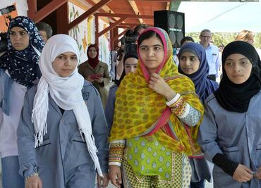 Malala inaugura escuela para niñas sirias refugiadas