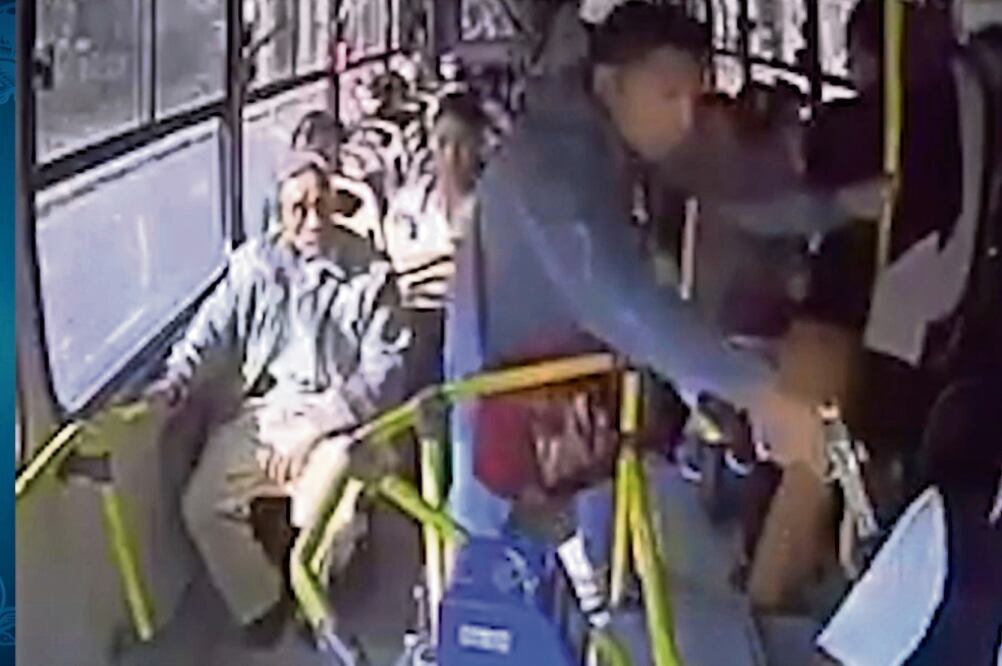 Usuarios de la ruta 37, que corre sobre Periférico Sur, aseguran que tres hombres son quienes cometen los asaltos en el transporte público (TOMADA DE FACEBOOK)