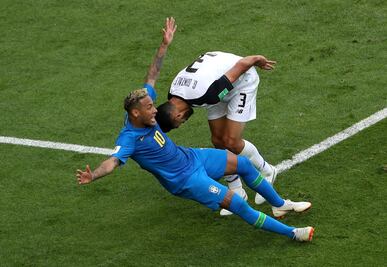 Bar ofrece shots gratis por cada caída de Neymar