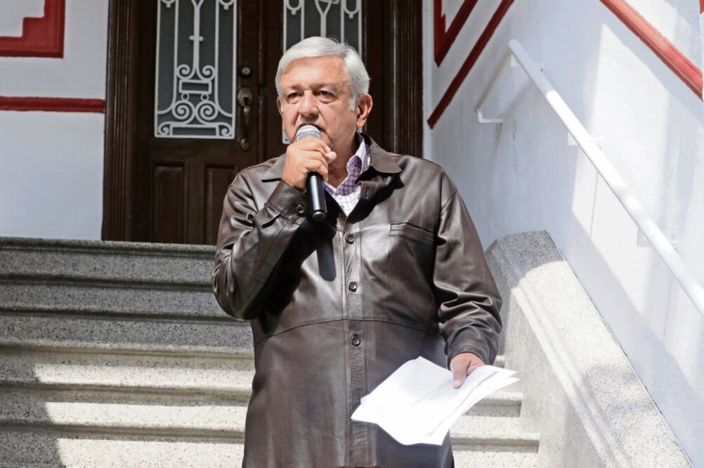 Andrés Manuel López Obrador, virtual presidente electo, presentó en su casa de transición, ubicada en la colonia Roma, 50 puntos que aplicará en materia de austeridad y contra la corrupción durante su administración (LUIS CORTÉS. EL UNIVERSAL)