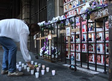Colocan memorial por víctimas de feminicidio en Palacio de Gobierno de Morelos; encienden veladoras y exigen justicia