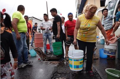 Vecinos abren toma de agua en Iztapalapa para abastecerse