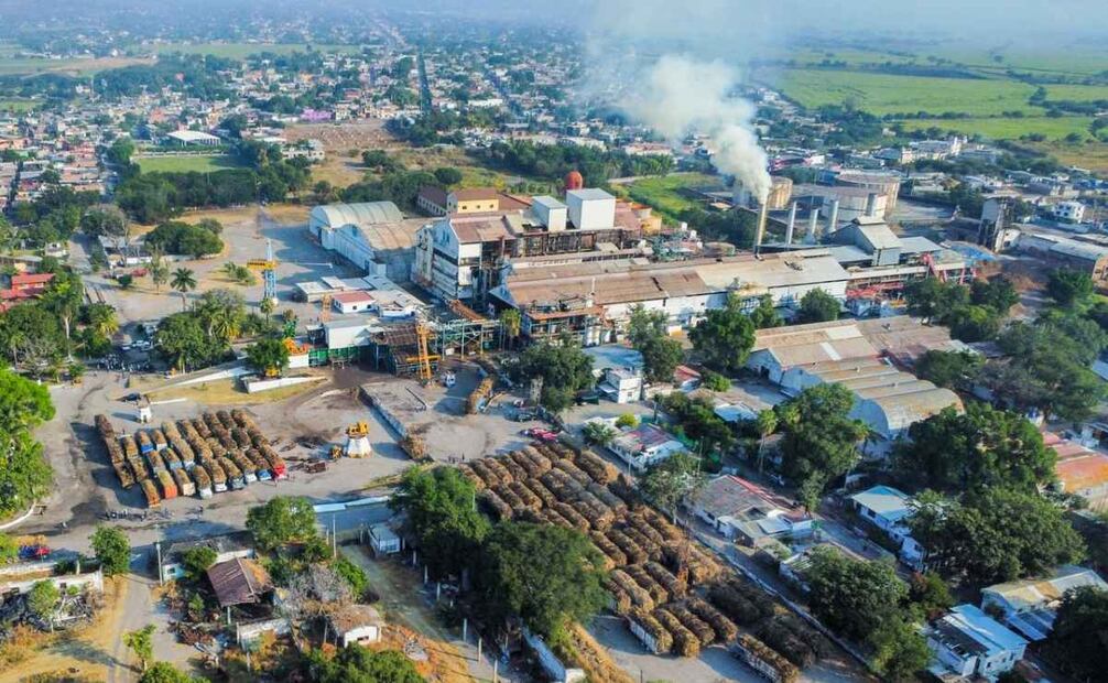Morelos inicia zafra 2025-2026; Margarita González Saravia entrega cosechadoras a cañeros.
Foto: Especial.
