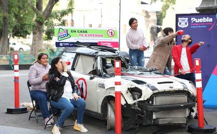 Con autos reales accidentados, realizan campaña contra percances viales en Puebla