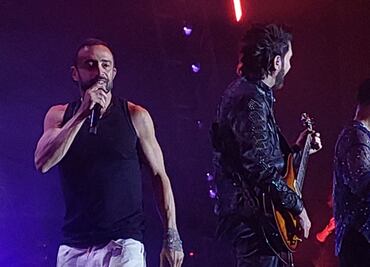 Camila tiene reencuentro emotivo con fans en Puebla: "gracias por estar aquí, son casi 20 años"