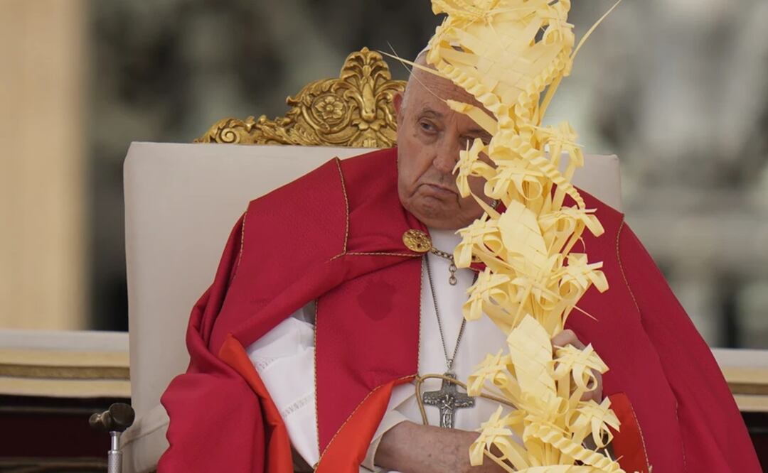 El papa Francisco celebra la misa del Domingo de Ramos en la plaza de San Pedro del Vaticano, el domingo 24 de marzo de 2024. Foto: AP