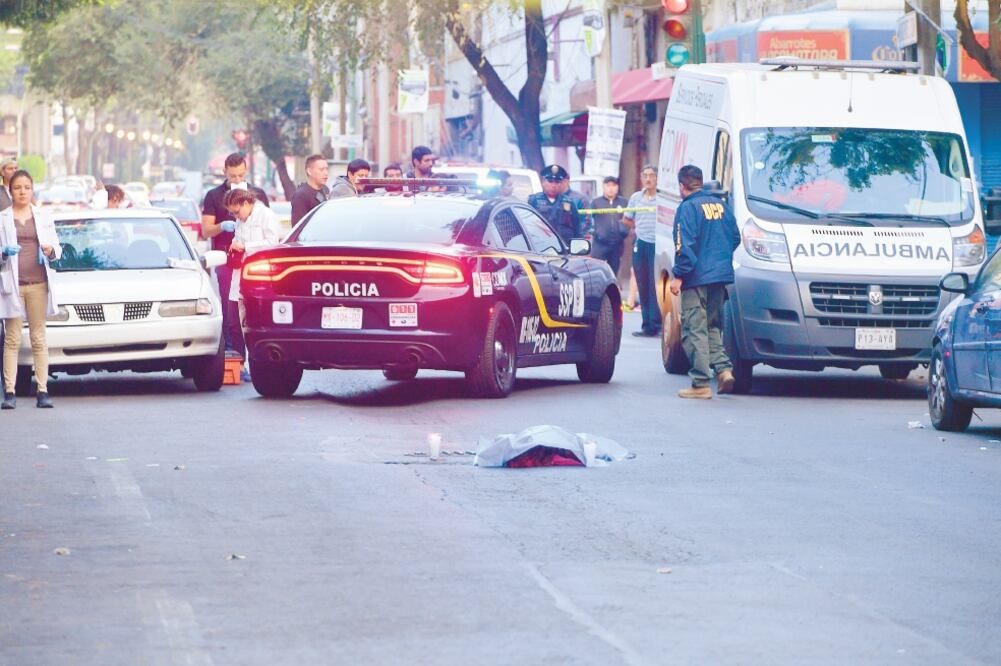 El agresor, quien se identificó como Alejandra “N”, fue remitido a la Agencia Especializada en la comunidad LGBTTTI para responder por el homicidio. Foto: HUGO GARCÍA. EL UNIVERSAL