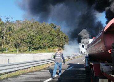 Reportan dos lesionados en aparatoso accidente sobre la autopista Perote-Xalapa