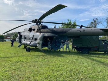 Guardia Nacional entrega despensas a damnificados por inundaciones en Veracruz 