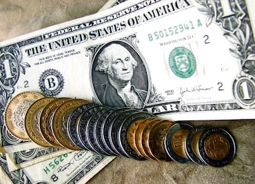 El dólar rompe el techo de los 18 pesos