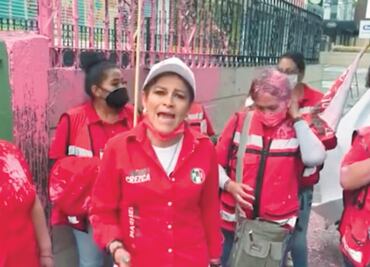Bañan con pintura a candidata del PRI en Ciudad Satélite