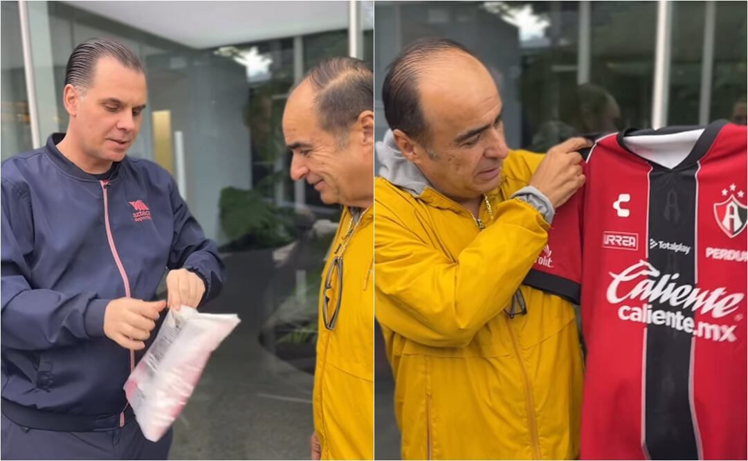 FOTO: ESPECIAL - Christian Martinoli le regala camiseta del Atlas a David Medrano; "Con el gusto de la vida"