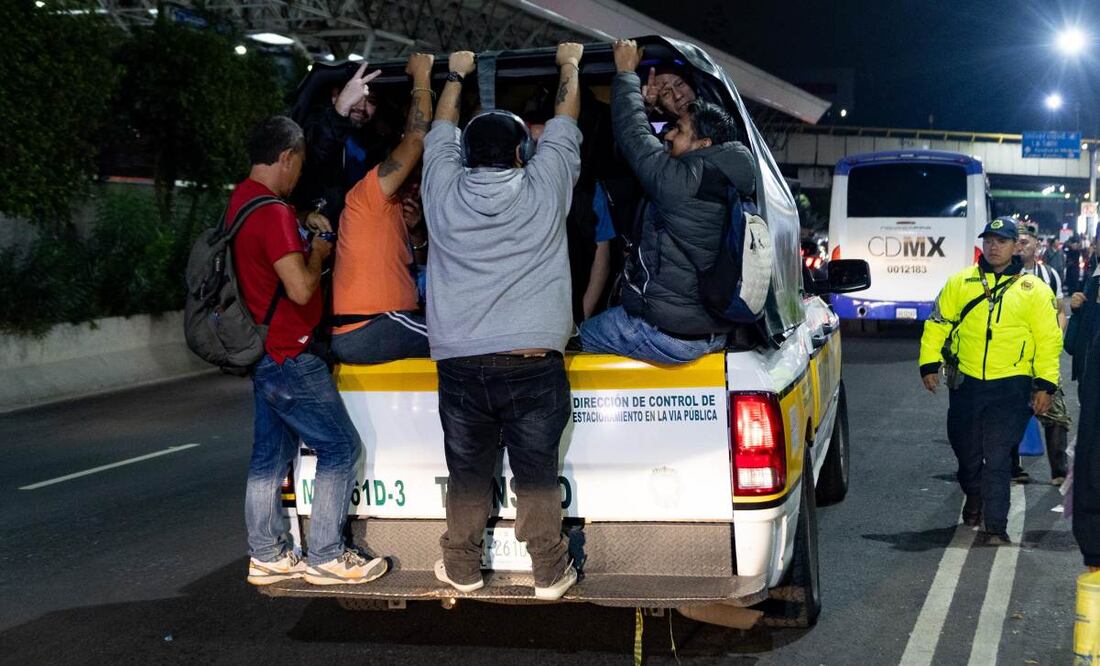 SSC apoya en el traslado de usuarios en el tramo que corresponde a la estación Normal en dirección a Taxqueña. Foto: Hugo Salvador/El Universal