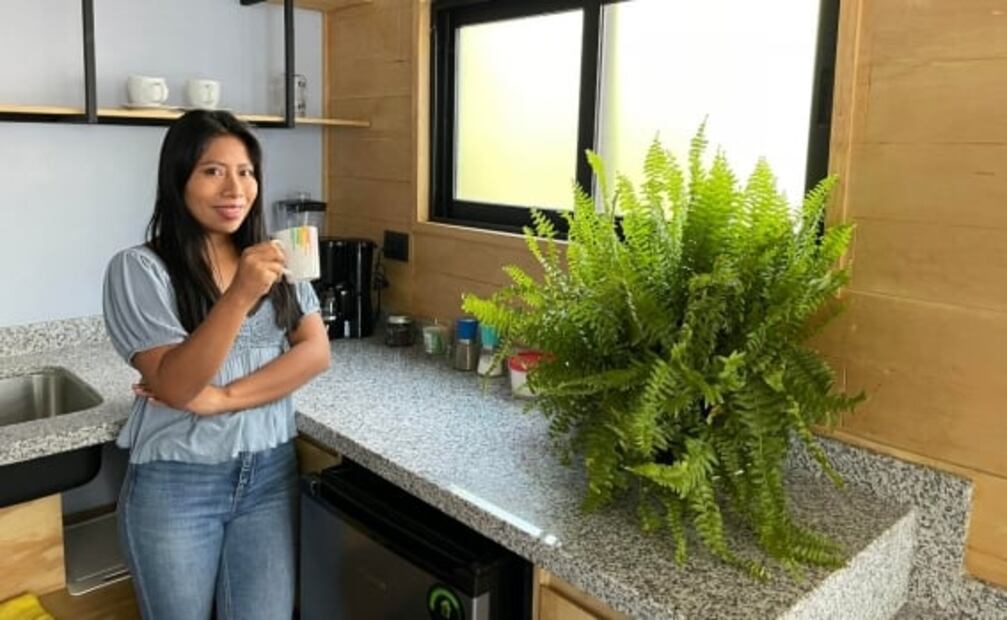 Yalitza promueve viajes por carretera, para conocer “todo lo que está en el camino”