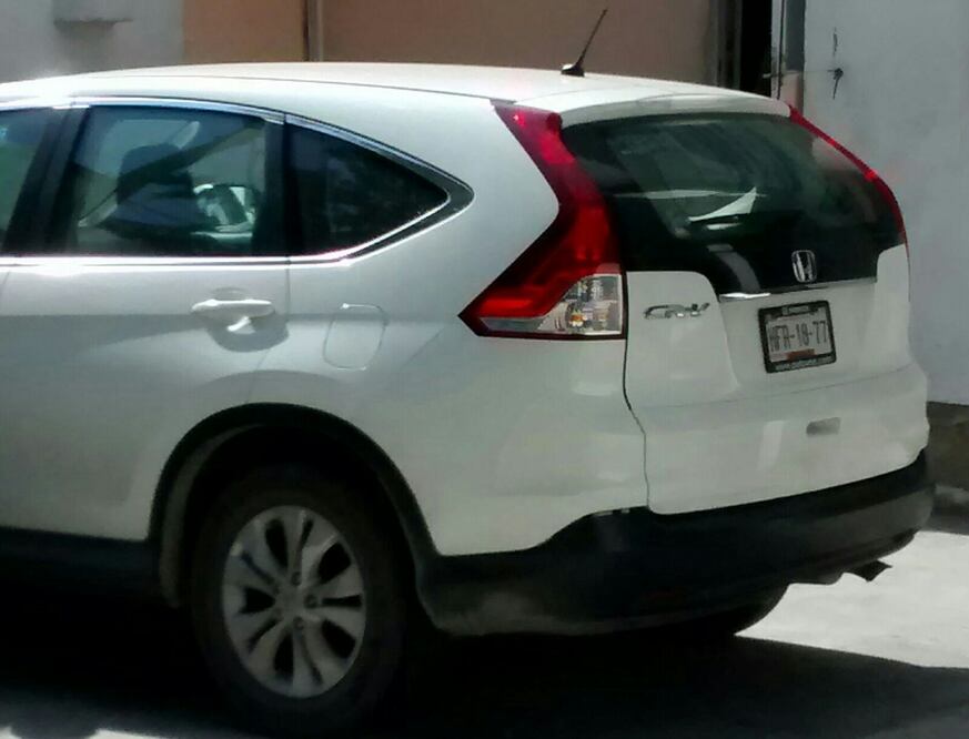 De acuerdo con los policías, la camioneta tiene reporte de robo (Especial)