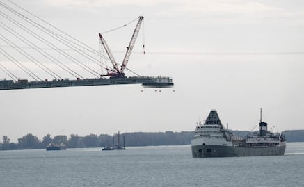 Trump amenaza con frenar apertura de puente con Canadá; exige que EU tenga al menos 50% de propiedad