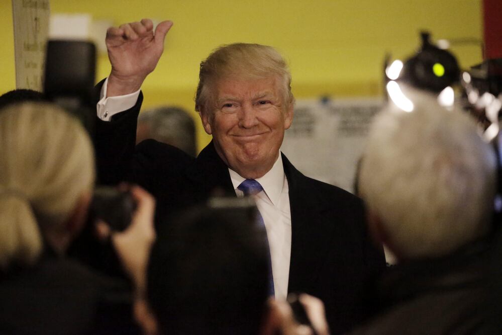 El candidato republicado, Donald Trump, emitió su voto en Nueva York (EFE)