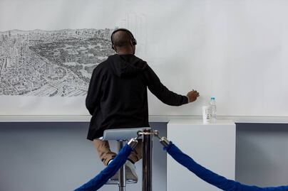 Artista con autismo dibuja de memoria la CDMX