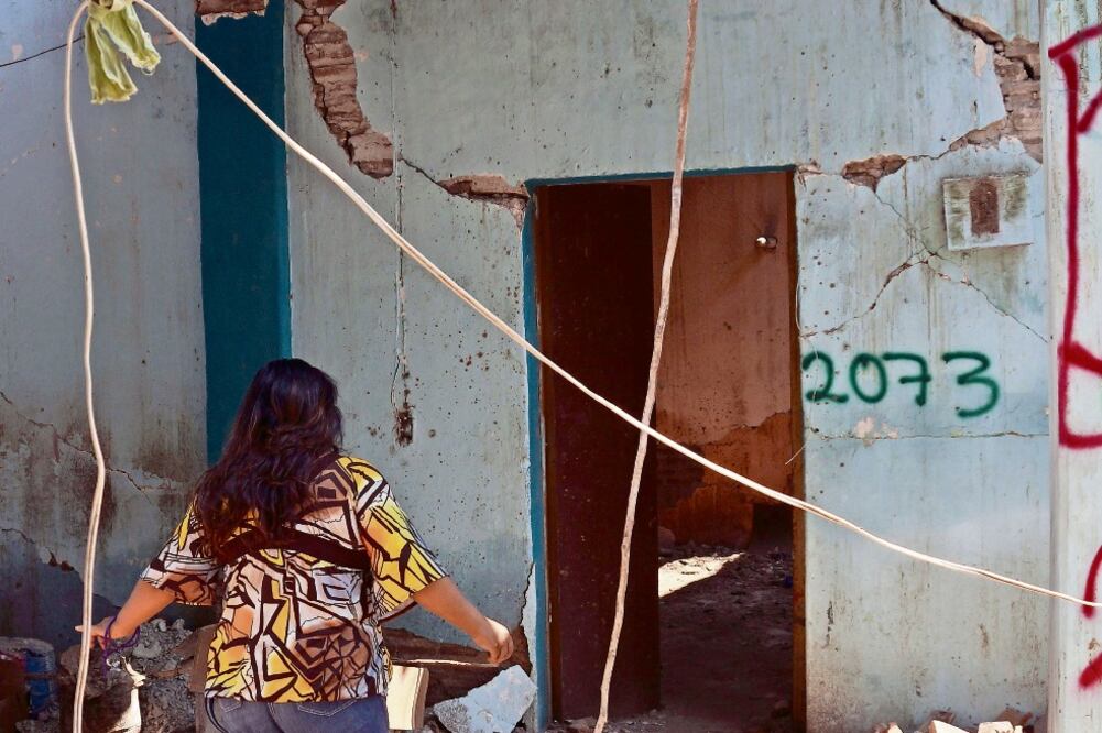 Respuesta a la tragedia. El gobierno destacó que hasta ahora han sido entregados apoyos económicos a más de 82 mil 400 damnificados por el 19 de septiembre (ARCHIVO EL UNIVERSAL)