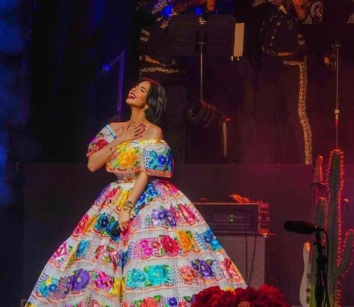 Los vestidos tradicionales mexicanos de Ángela Aguilar