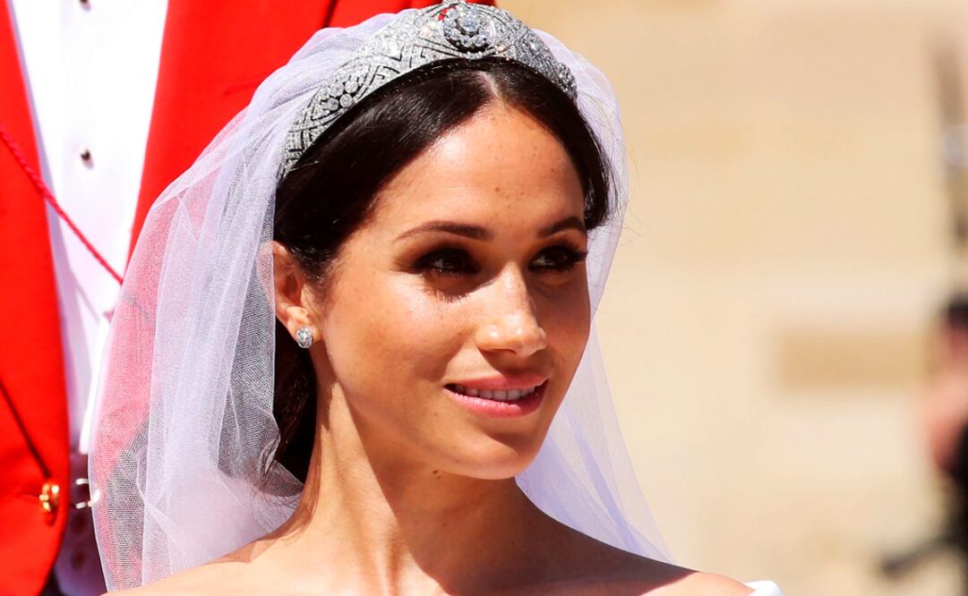 La diadema está formada como una banda flexible de once secciones y perforada con óvalos entrelazados. Foto: AFP