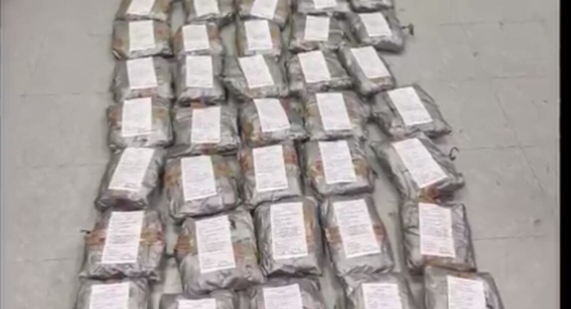 Arrestan a dos por pasar a EU más de 75 kilos de metanfetamina; usaron túnel de aguas pluviales