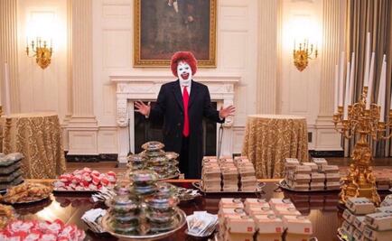 Trump da comida rápida a campeones universitarios... y lo tunden con memes