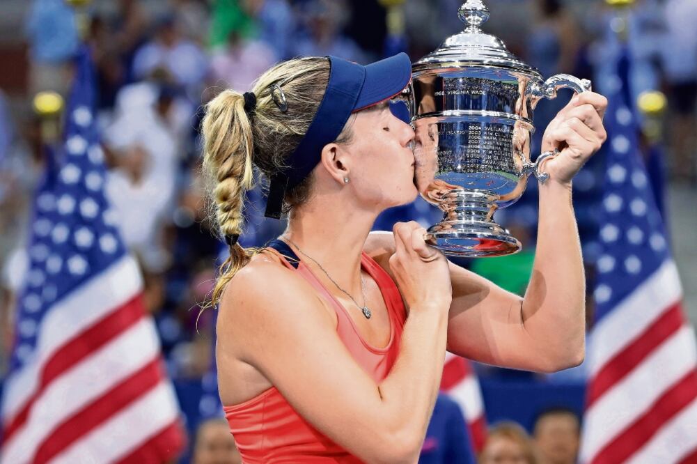 Es la segunda corona de Grand Slam para Angelique (DARRON CUMMINGS. AP)