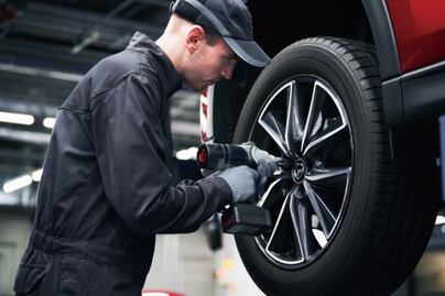 Mazda pausa exportación de su modelo CX-50 a Canadá, reporta Bloomberg; mete "freno" a la producción de ese auto en EU
