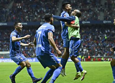 Cruz Azul derrota de forma contundente al Toluca en el Nemesio Díez