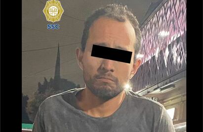 Presunto ladrón se atora entre muros de una casa, bomberos lo rescatan y SSC lo detiene