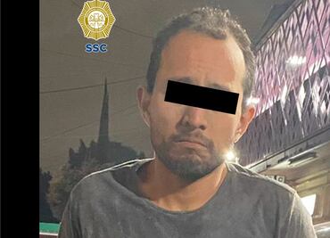 Presunto ladrón se atora entre muros de una casa, bomberos lo rescatan y SSC lo detiene