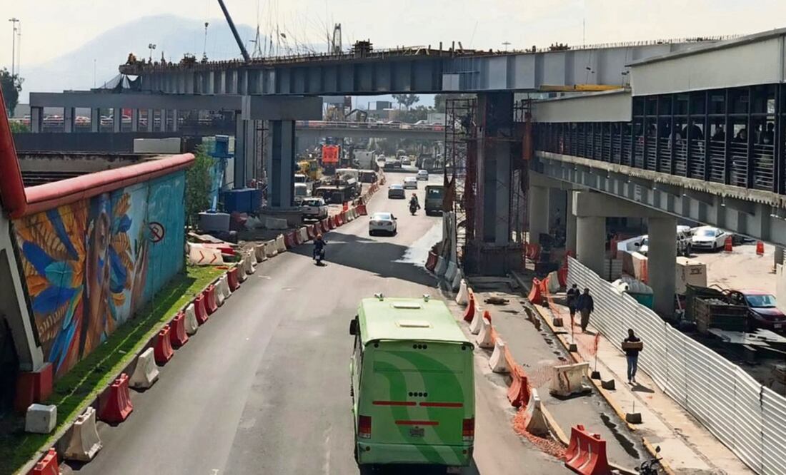 En un recorrido por la zona de la obra, que abarca Eje 8 Sur y Ermita-Iztapalapa, se pudo constatar que la dovela a la altura de Periférico, la cual estaba pendiente, ya fue instalada. Foto: Laura Arana/EL UNIVERSAL