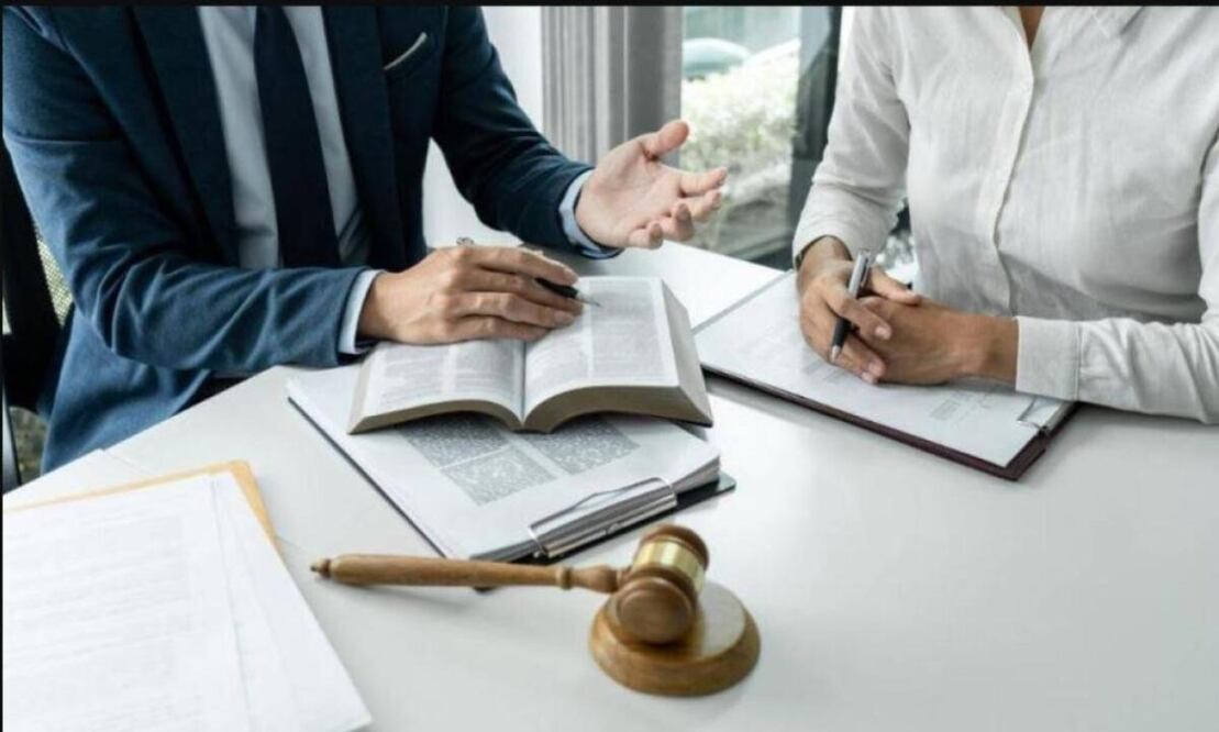 Partidos políticos debaten si la ley escrita sólo en femenino es inconstitucional. Foto: iStock