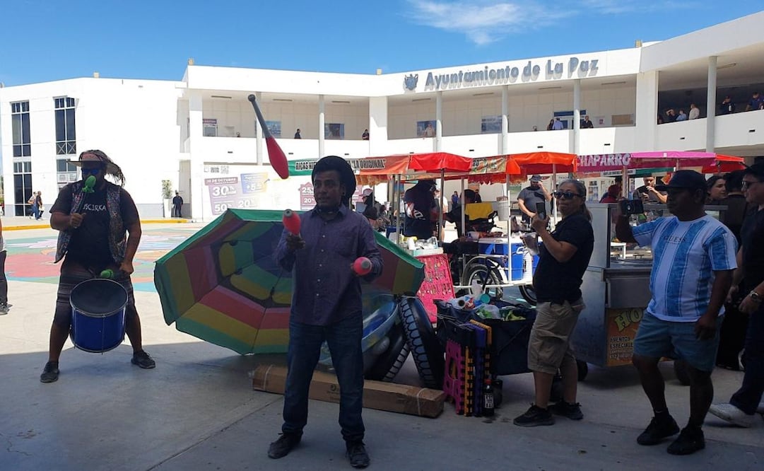 Comerciantes protestan por inconformidad ante detención de vendedor en La Paz, BCS; piden revisar mecanismos de regulación.
Foto: Especial.