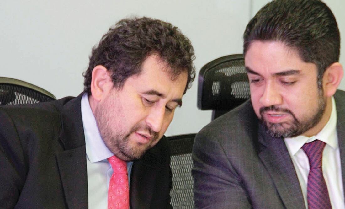 Cravioto y Tungüí, comisionados entrante y saliente para la reconstrucción, respectivamente, señalaron que entre los obstáculos jurídicos que enfrentan los damnificados están el liberar al inmueble de algún gravamen. Foto: ESPECIAL