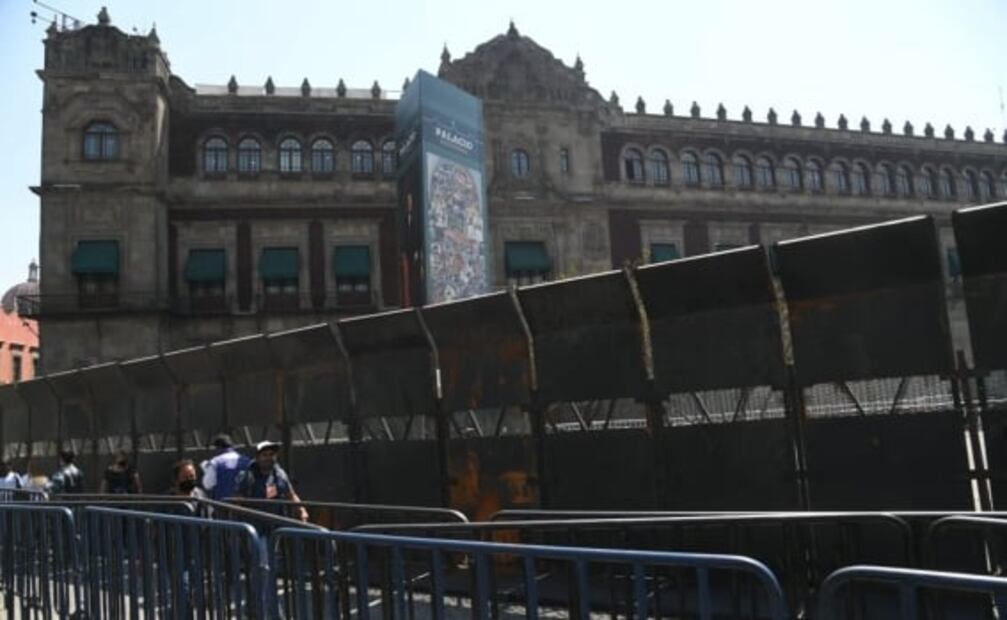 Así se ve desde dron la "muralla" que protege Palacio Nacional