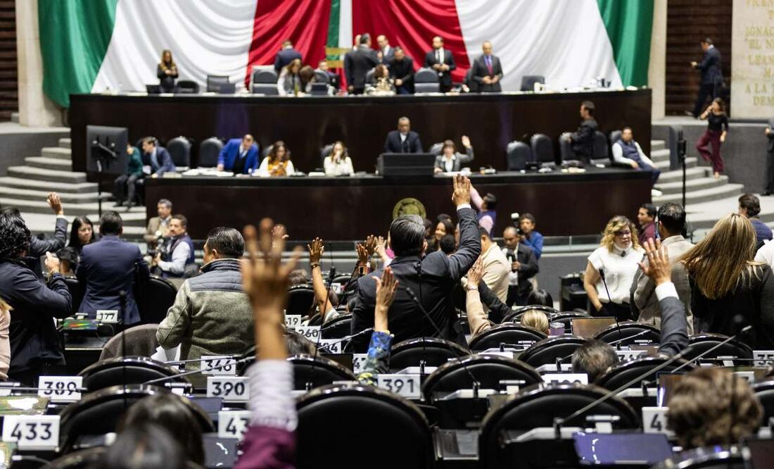 Diputados se confrontan por política económica y social de México. Foto Hugo Salvador/ EL UNIVERSAL
