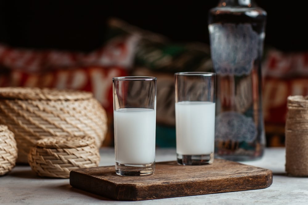 La Feria de las Pulquerías Tradicionales reúne historia, música y los curados más emblemáticos de la capital en un solo lugar. Foto: Freepik