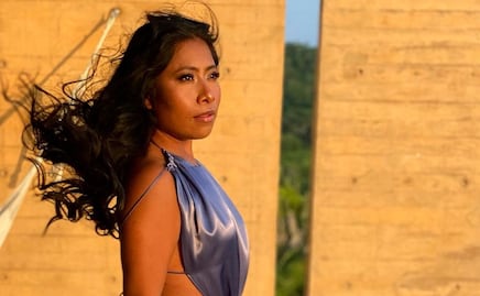 Yalitza Aparicio y su elegante total look negro con bra a la vista