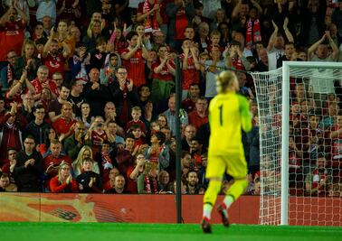 Loris Karius, ovacionado en su regreso a Anfield