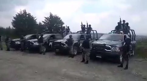 Suspenden a 18 policías de Toluca por grabar parodia de video del CJNG con armas y patrullas
