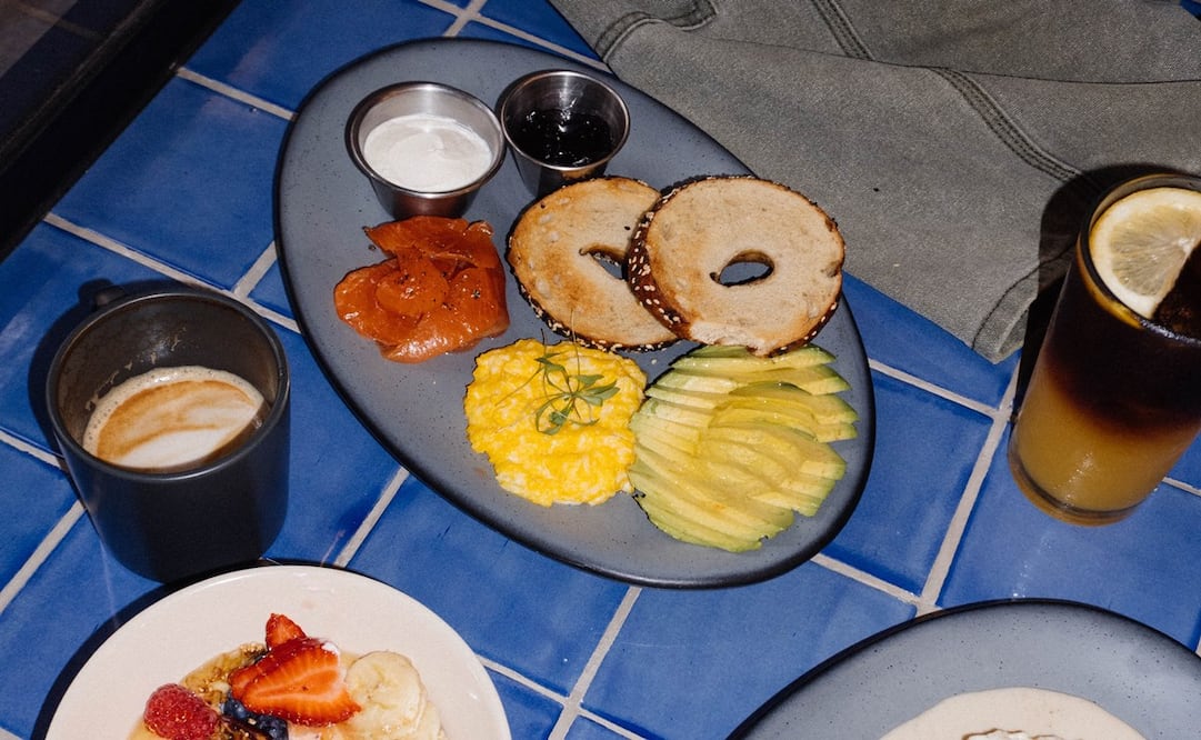 Si buscas un lugar con bagels en CDMX, conoce la propuesta de esta cafetería. Foto: Cortesía Brewklyn Coffee & Bagels