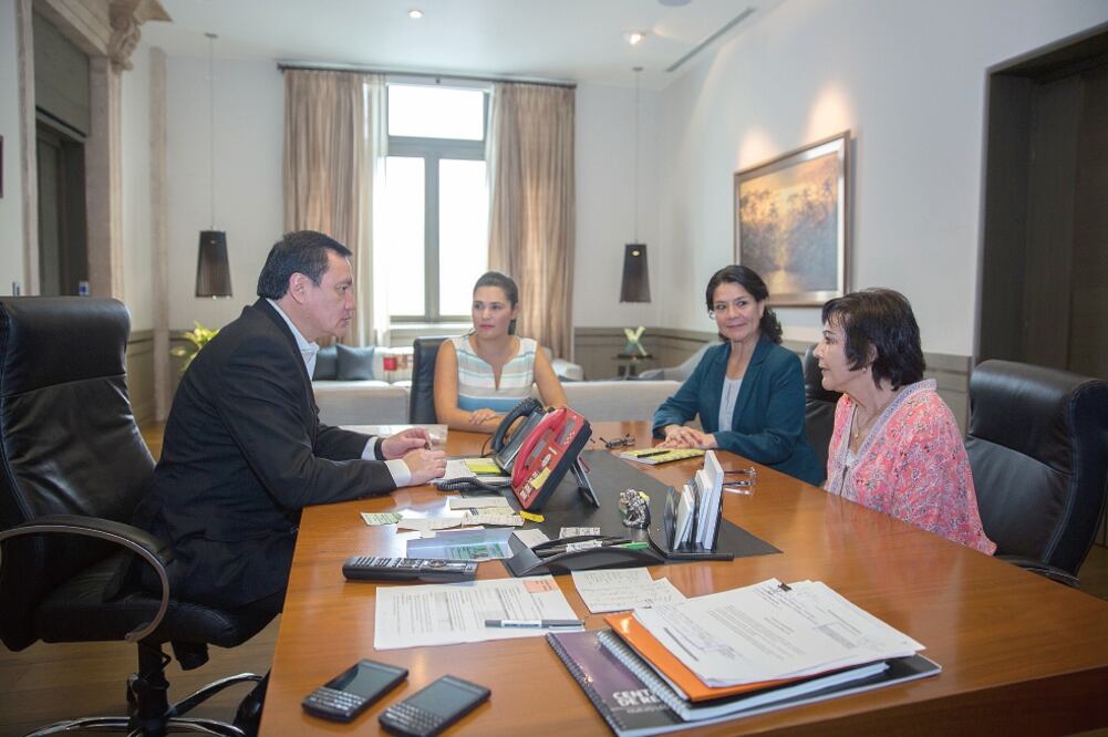 Miguel Ángel Osorio, secretario de Gobernación, se reunió con integrantes del Consejo Nacional de Seguridad Pública, con quienes analizó las estrategias contra la inseguridad en el país. (CORTESÍA)