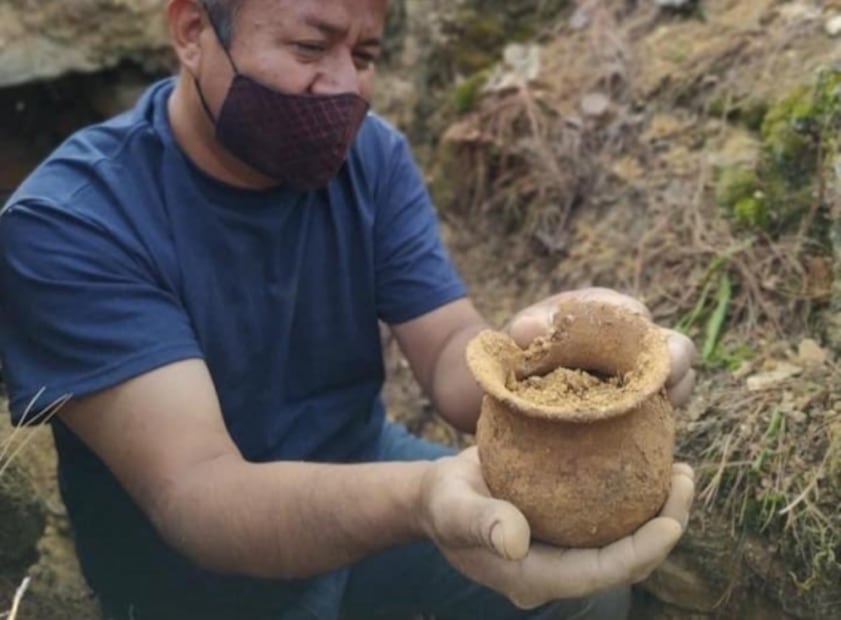 Hallan vestigios de la nobleza zapoteca en antigua tumba en Ixtlán, Oaxaca