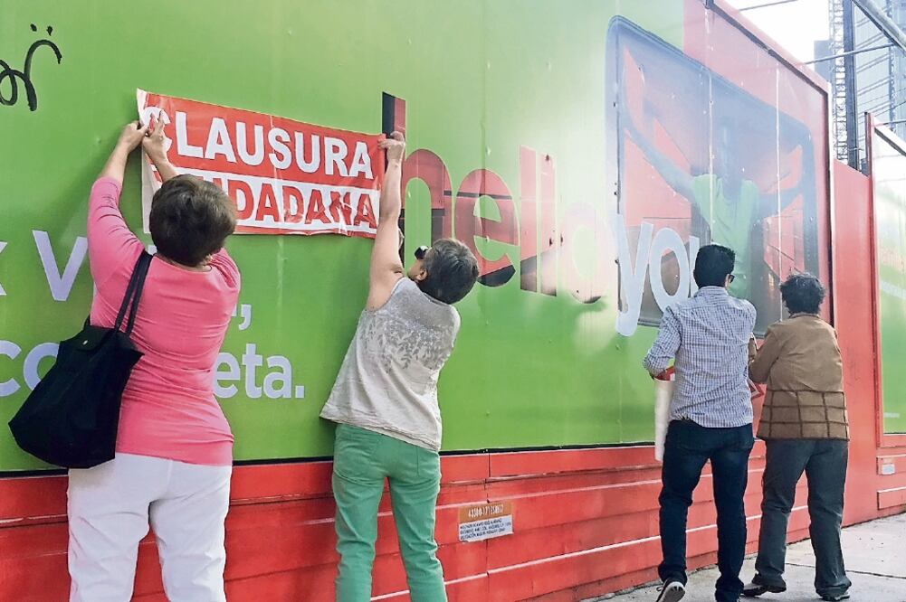 Los colonos inconformes acusan que la construcción generará impactos negativos en los servicios y la movilidad, además de otras irregularidades. (GERARDO SUÁREZ. EL UNIVERSAL)